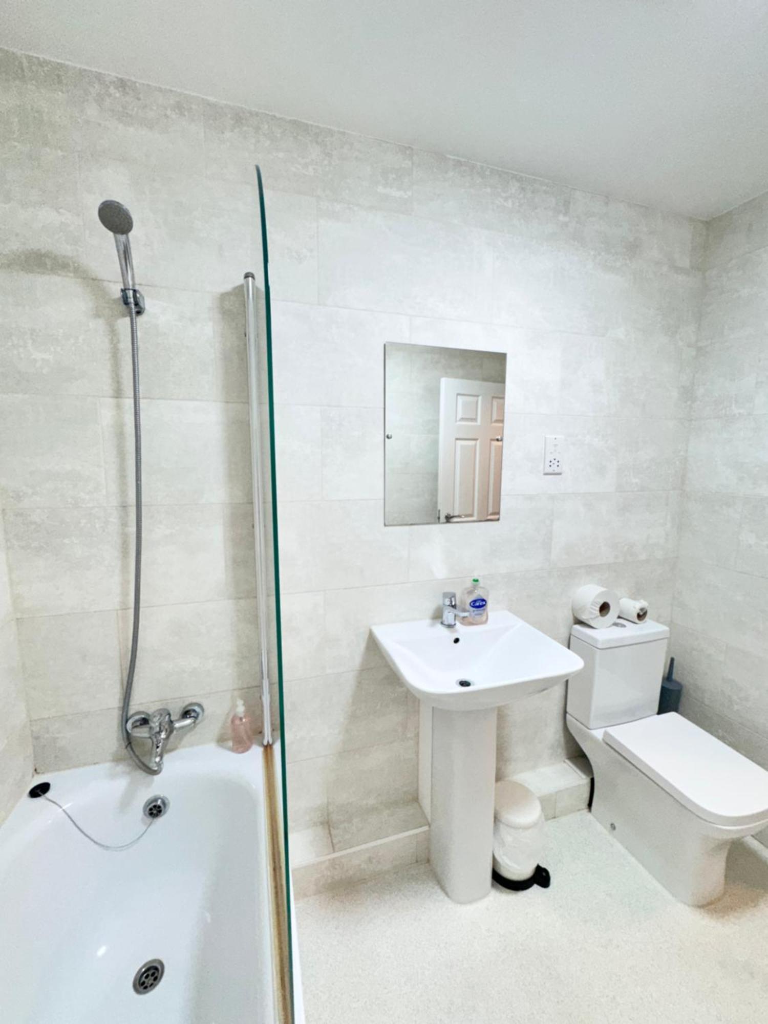 Relaxing Airport Rooms Stanwell Buitenkant foto